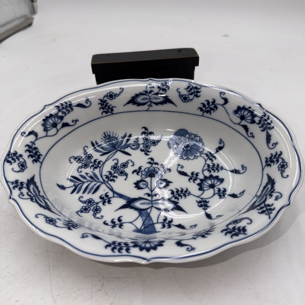 Vintage Blue Danube Oval Serving Bowl 10" X 7 3/4" Blue Onion - Picture 2 of 10